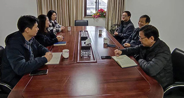 中国美女操巴越城区科技局领导来长业建设集团走访调研